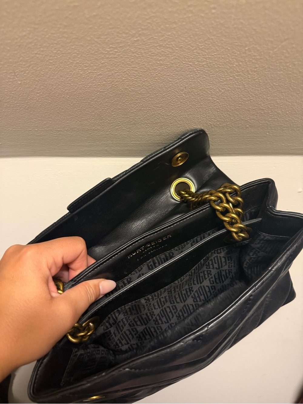 Kurt Geiger Black Quilted Leather Shoulder Bag with Gold Chain - Picture 2 of 2